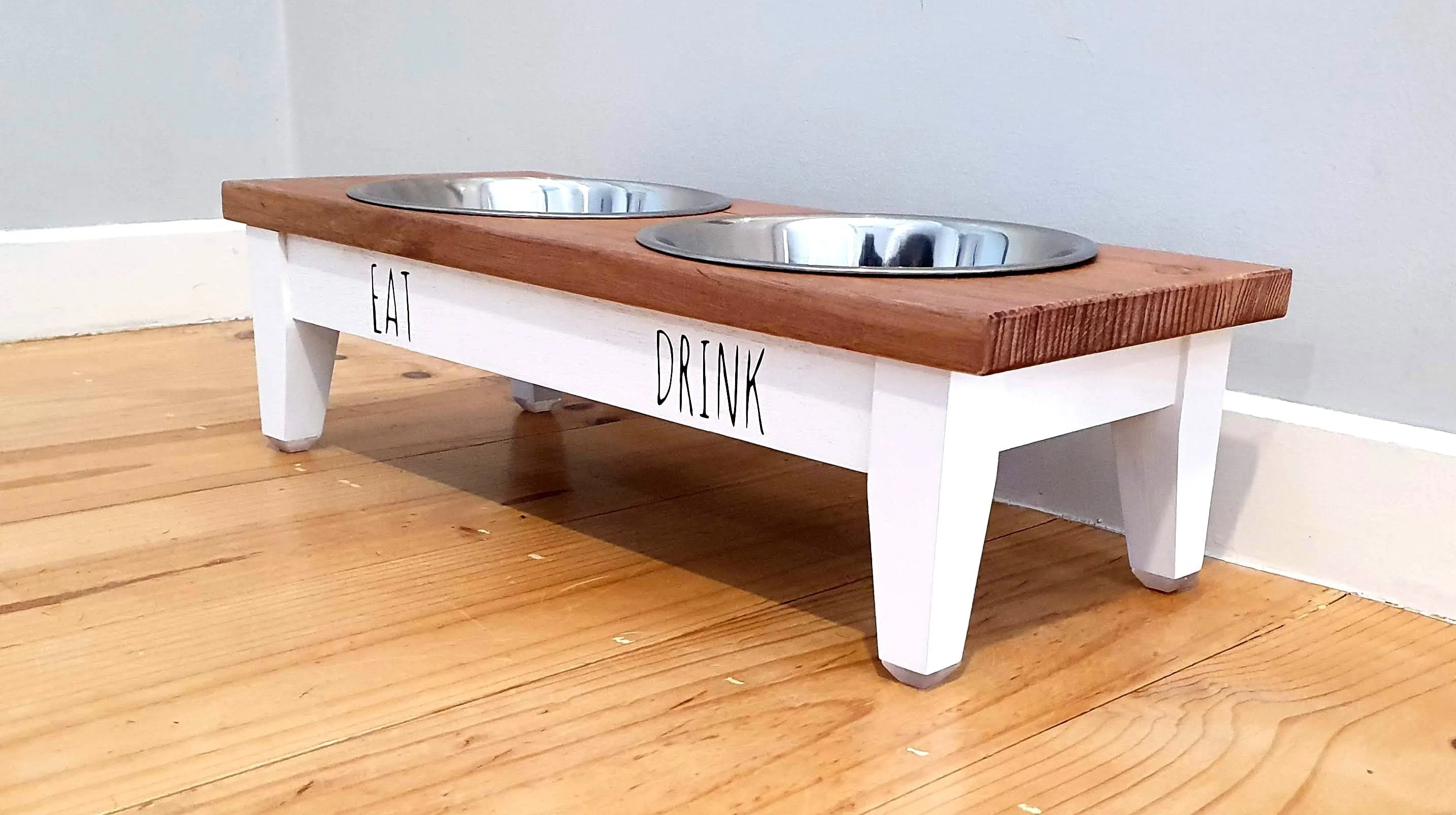 Customisable Raised Pet Feeder
