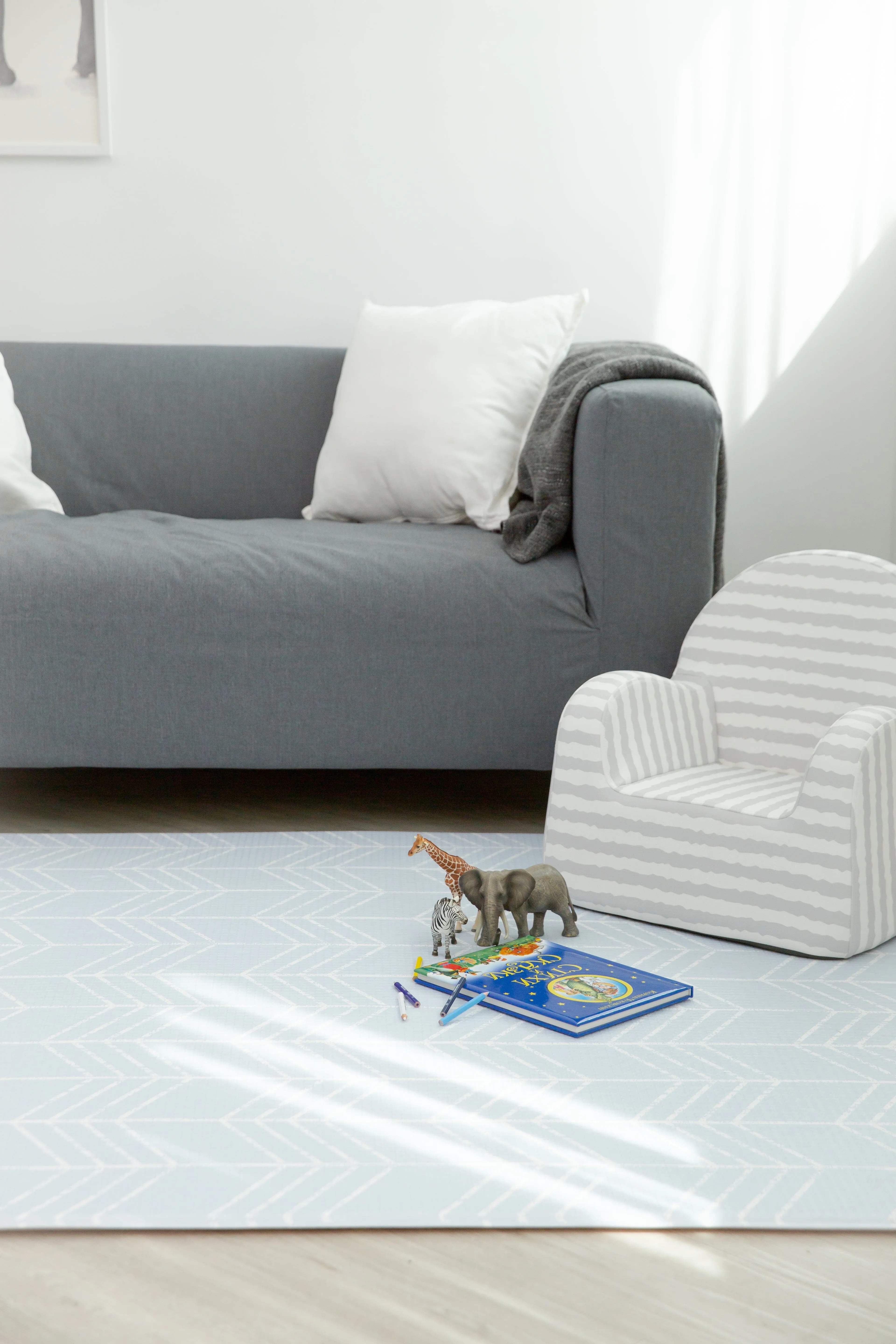 Dwingular Soffkin Leather Luxury Kids Sofa